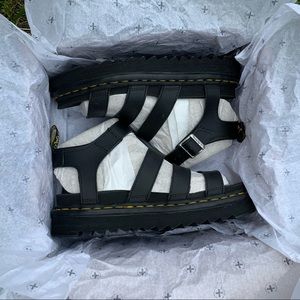 **NEVER WORN** DOC MARTENS US WOMENS 9 Blaire Sandal
